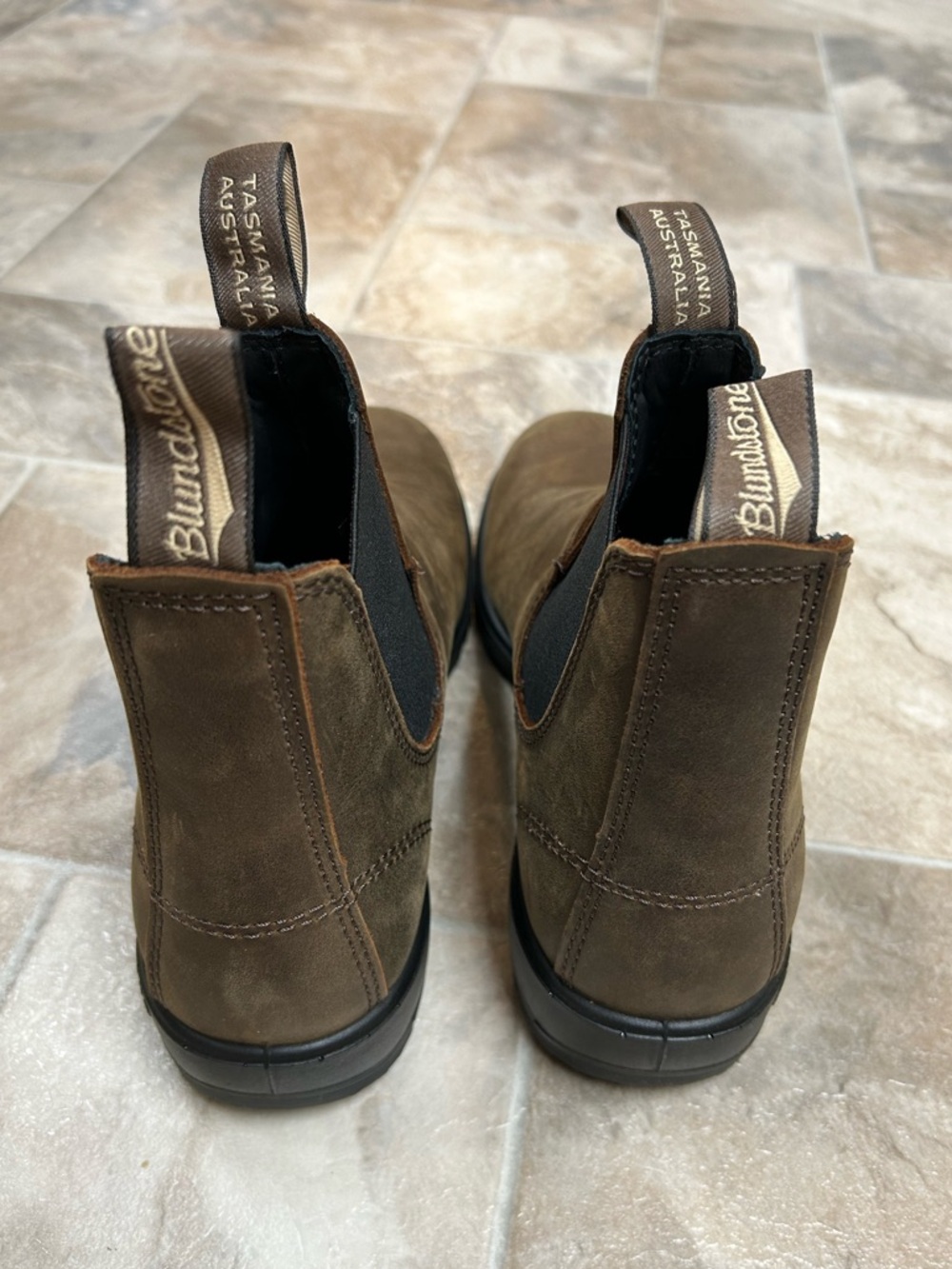 Blundstone Classic Chelsea Boots - Women’s size 9 - Picture 4 of 8